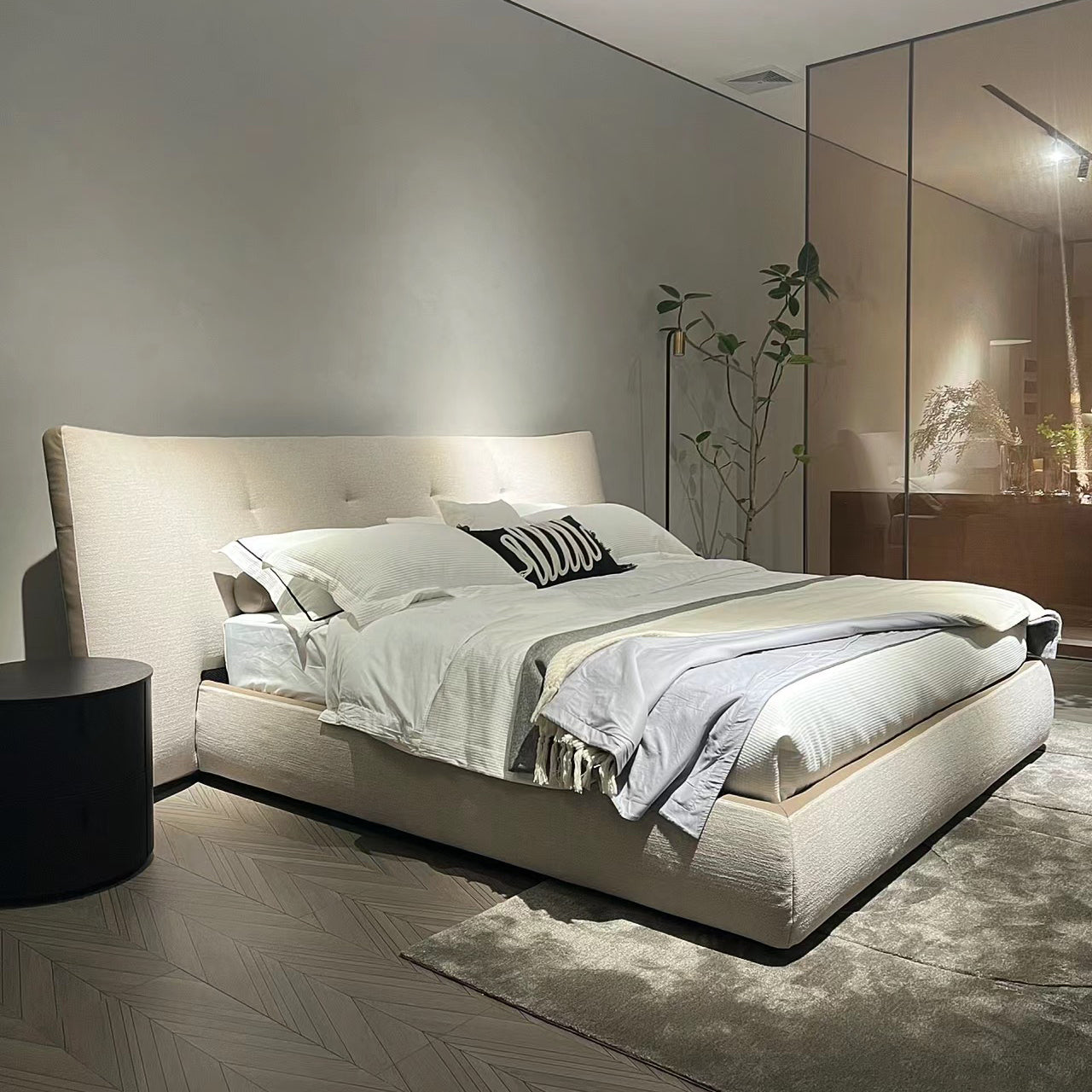 Hug-style Wide-screen Linen Bed